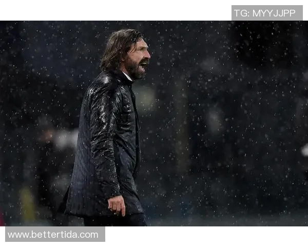 皮尔洛在足球场上的组织能力独特性与战术影响力分析